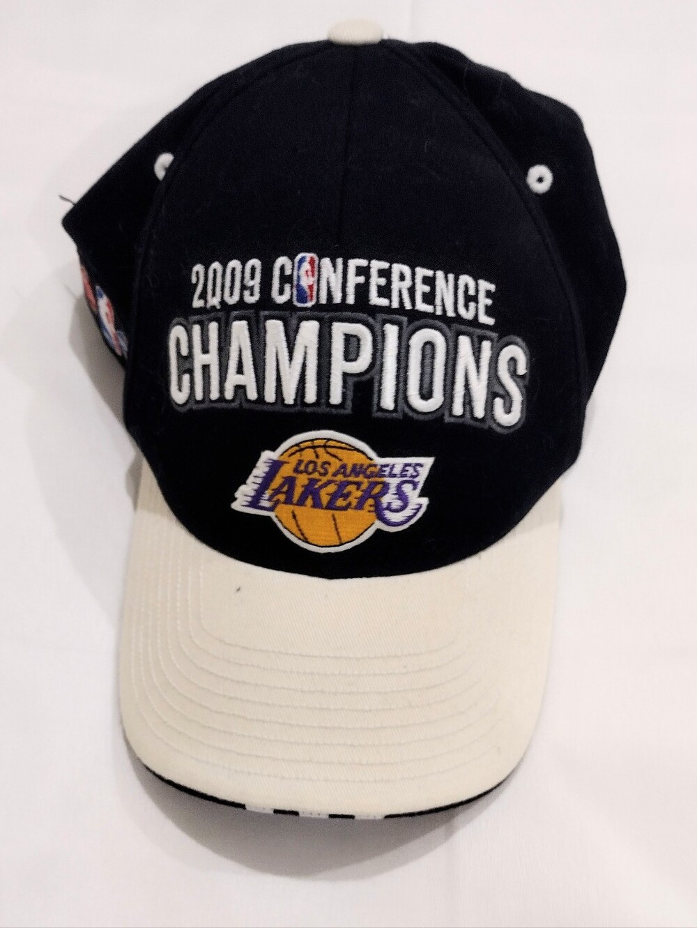 Mitchell & Ness Black and Cream 2009 Conference Champions Lakers Cap
